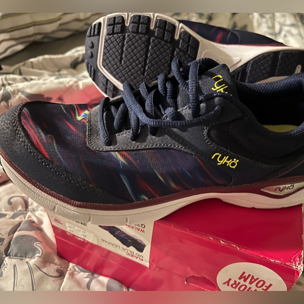 Like New Ryka Women's Walking Tennis Shoes - Size 8 1/2 M